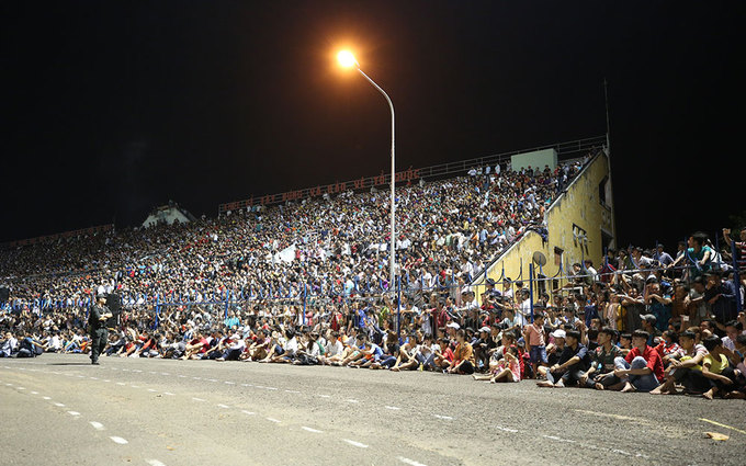 Bình Phước vỡ sân khi Công Phượng, Xuân Trường đến thi đấu